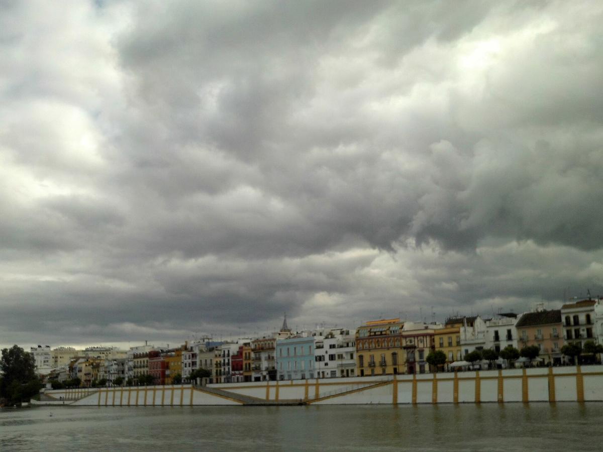 Triana calle Betis Sevilla